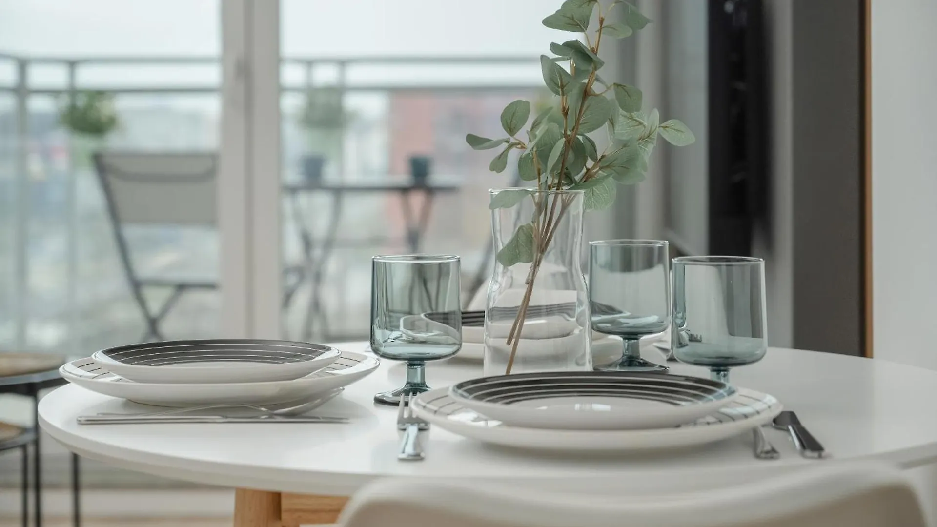 Modern & Cozy Przedmiejska Apartment In Wroclaw By Noclegi Renters
