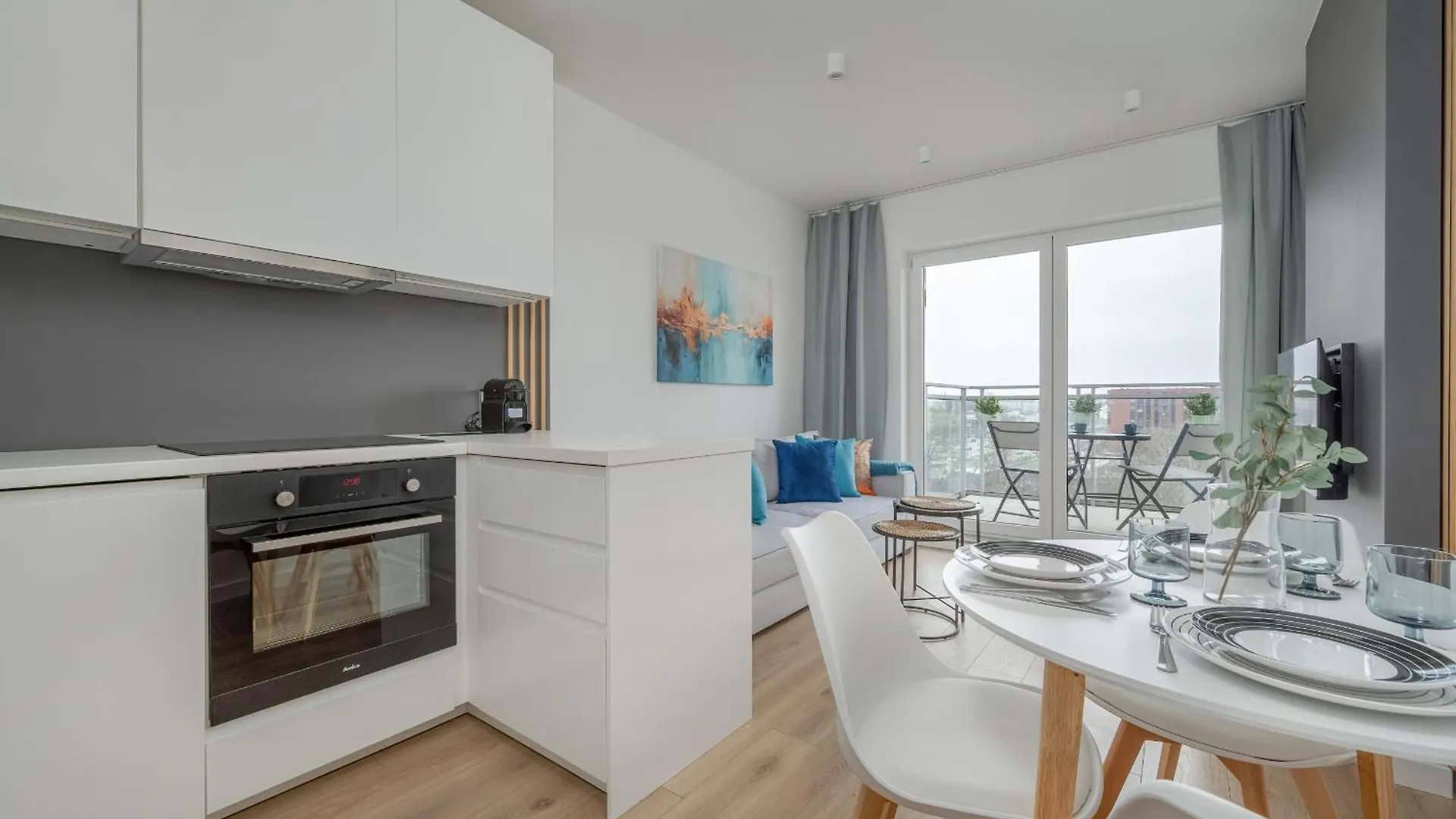 Modern & Cozy Przedmiejska Apartment In Wroclaw By Noclegi Renters 0*,