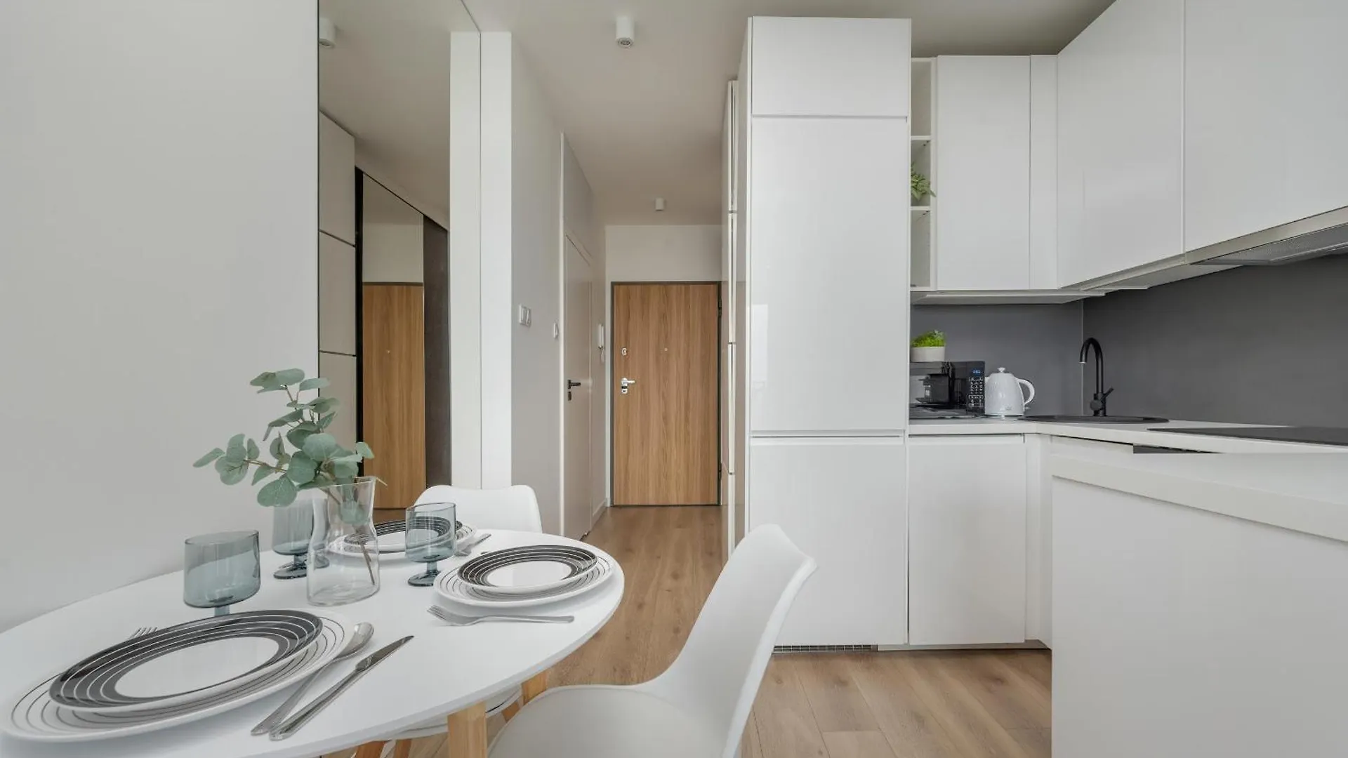 Modern & Cozy Przedmiejska Apartment In Wroclaw By Noclegi Renters